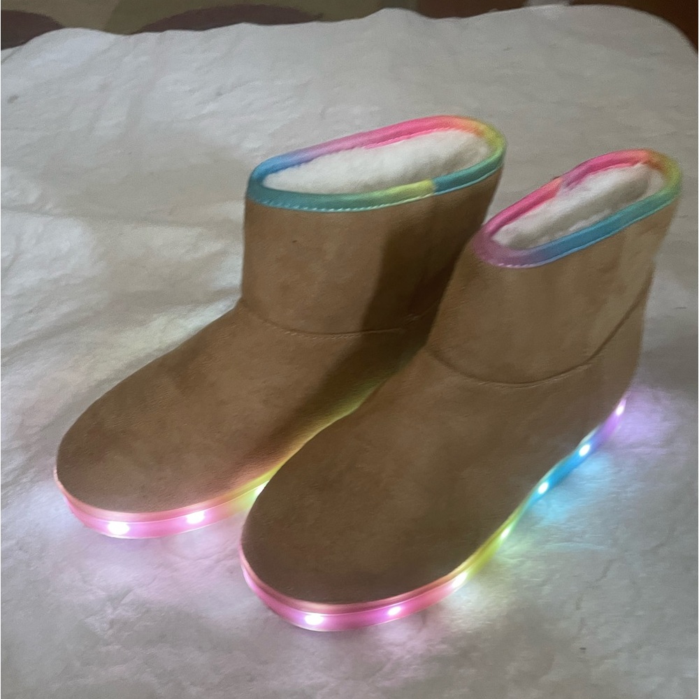 Girls Size 3 Short Furry Rainbow Light up Boots